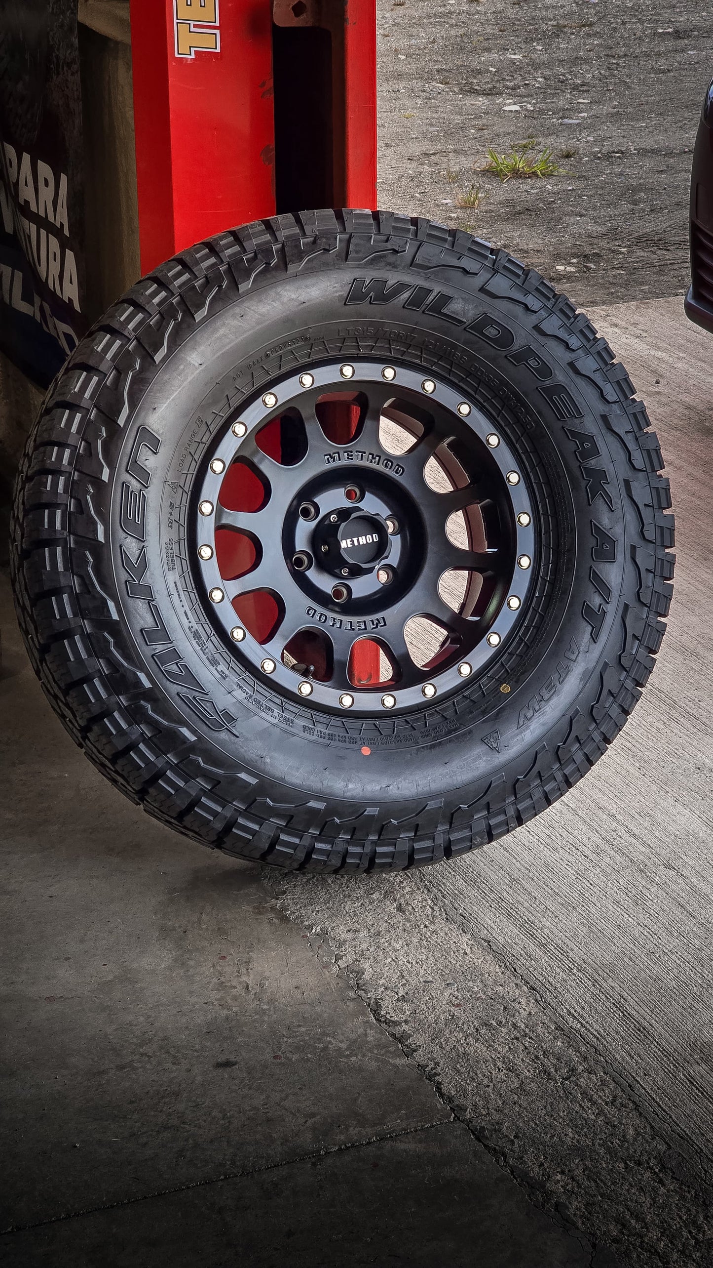 Method 305 Matte Black 6x139.7 R17