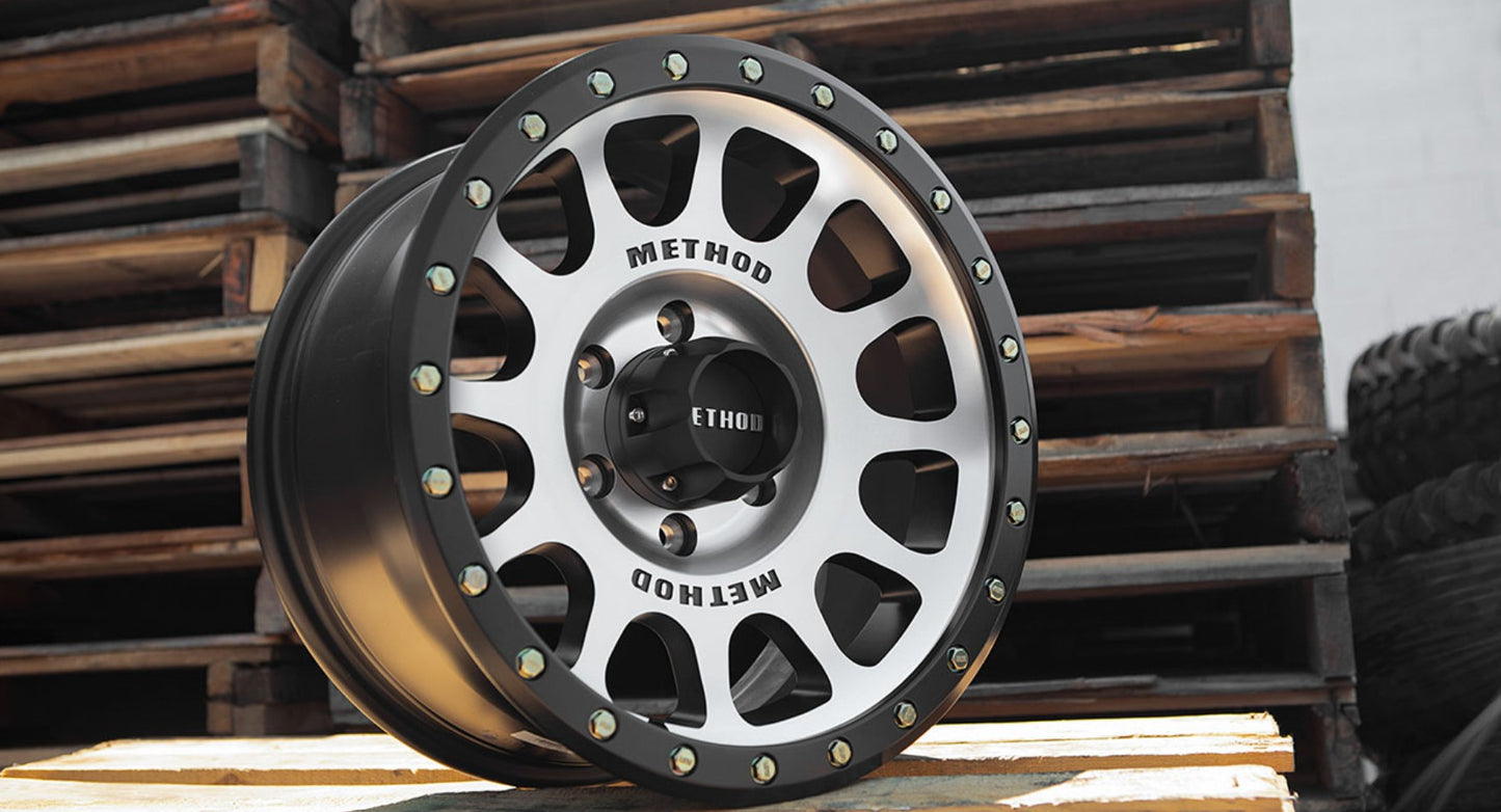 Method 305 Machined Black Lip 6x139.7 r18