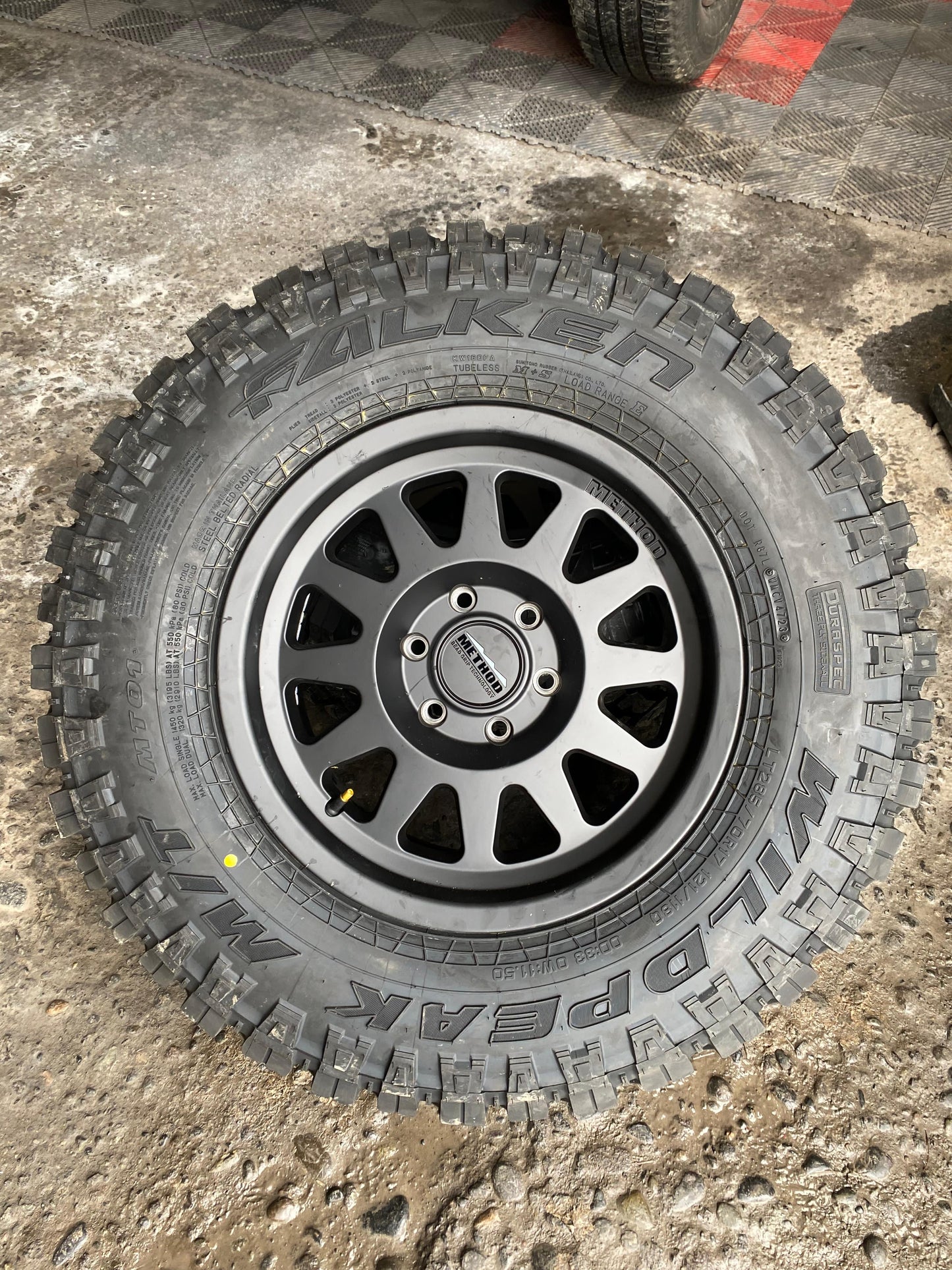 Method 704 Matte Black 6x135 r17