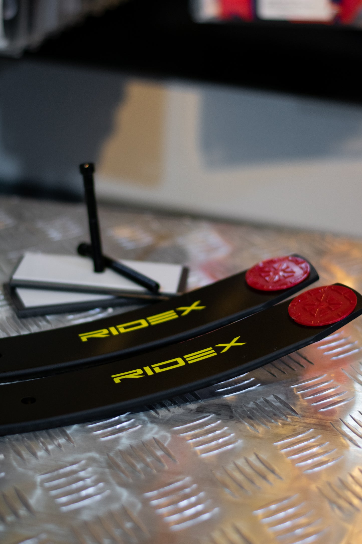 Add a leaf trasero 1.5" para Mid-Size