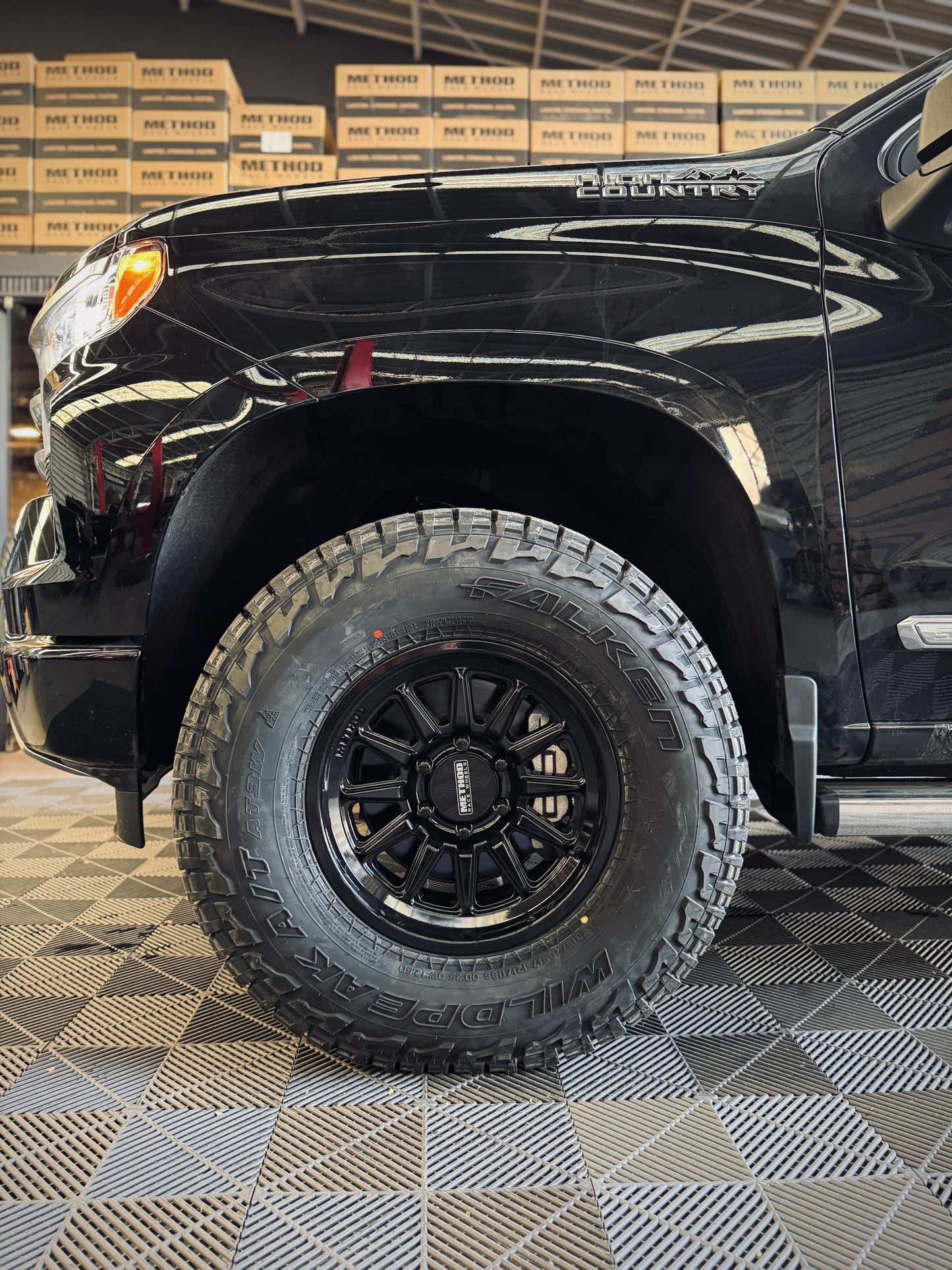 Method 323 Gloss Black 6x139.7 R17