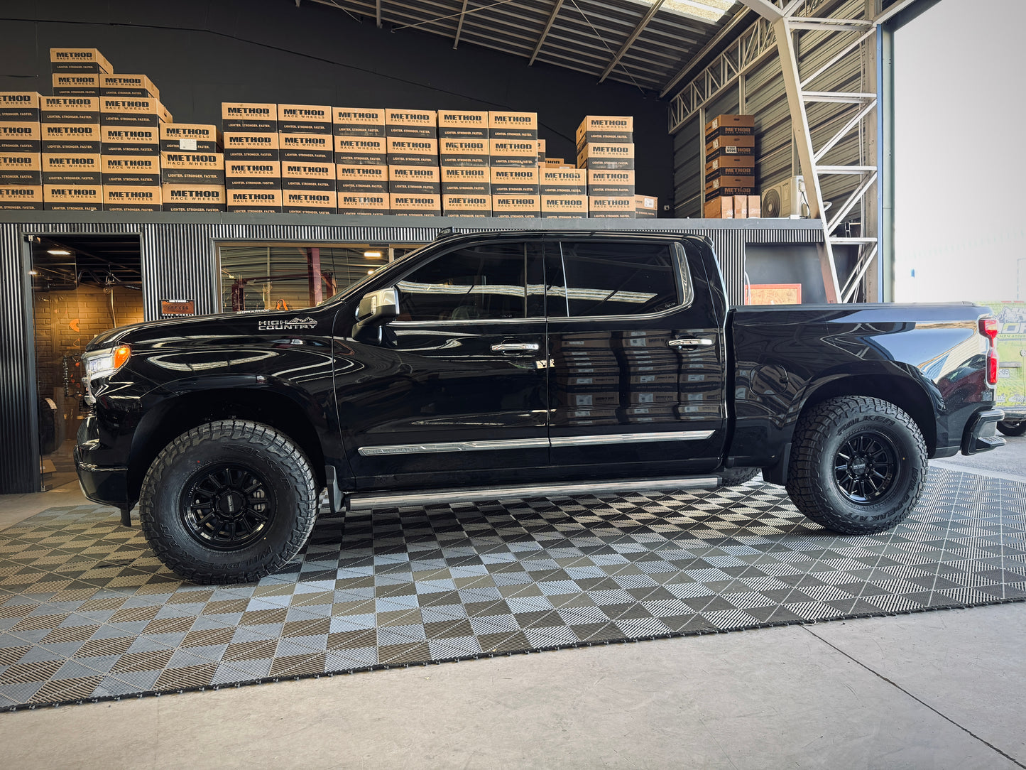 Method 323 Gloss Black 6x139.7 R17