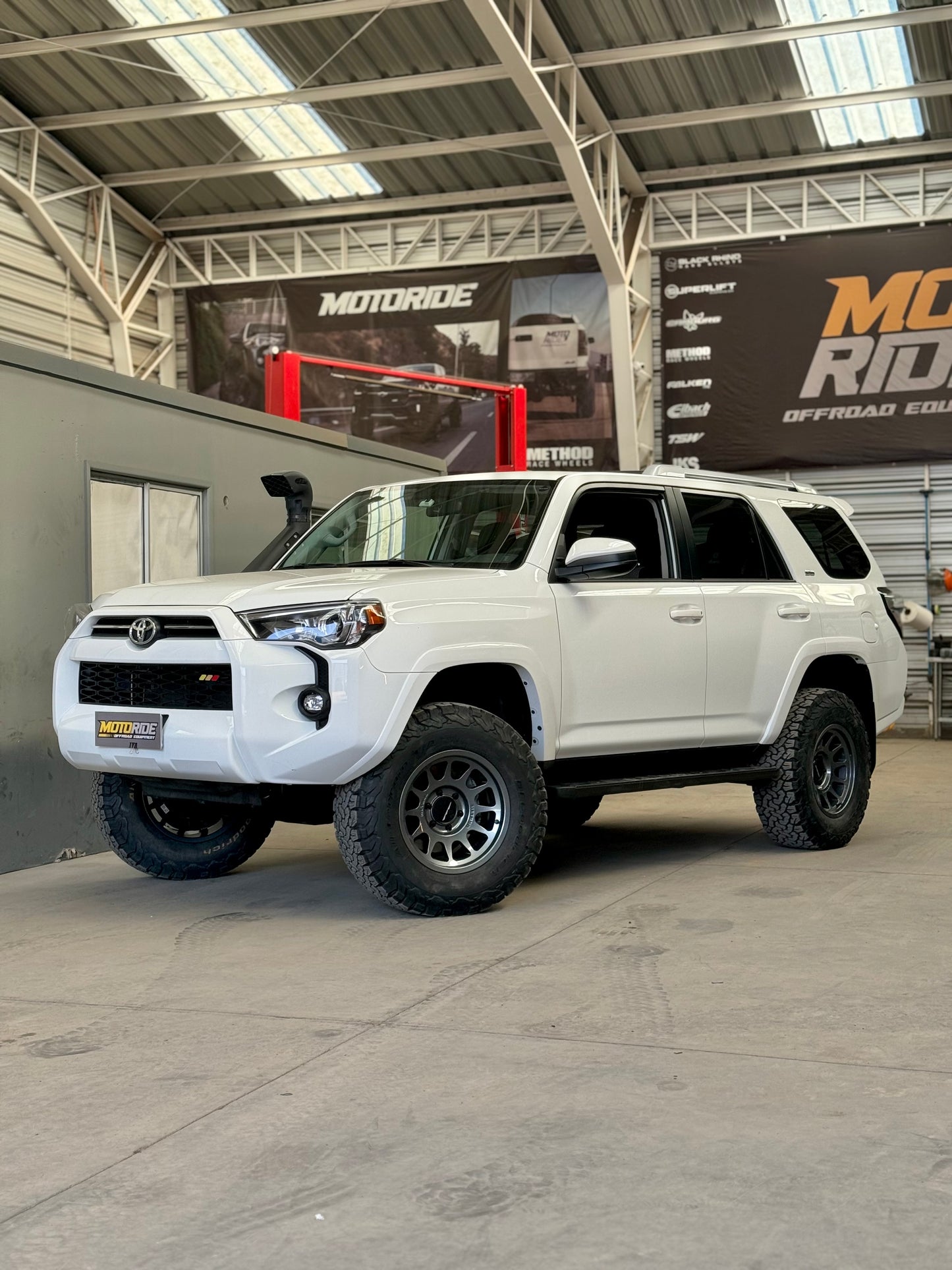 Method 703 Gloss Titanium 6x139.7 r17