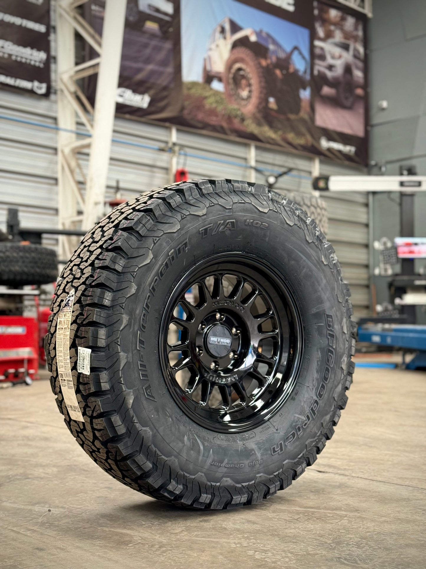 Method 318 Gloss Black 6x135 r17