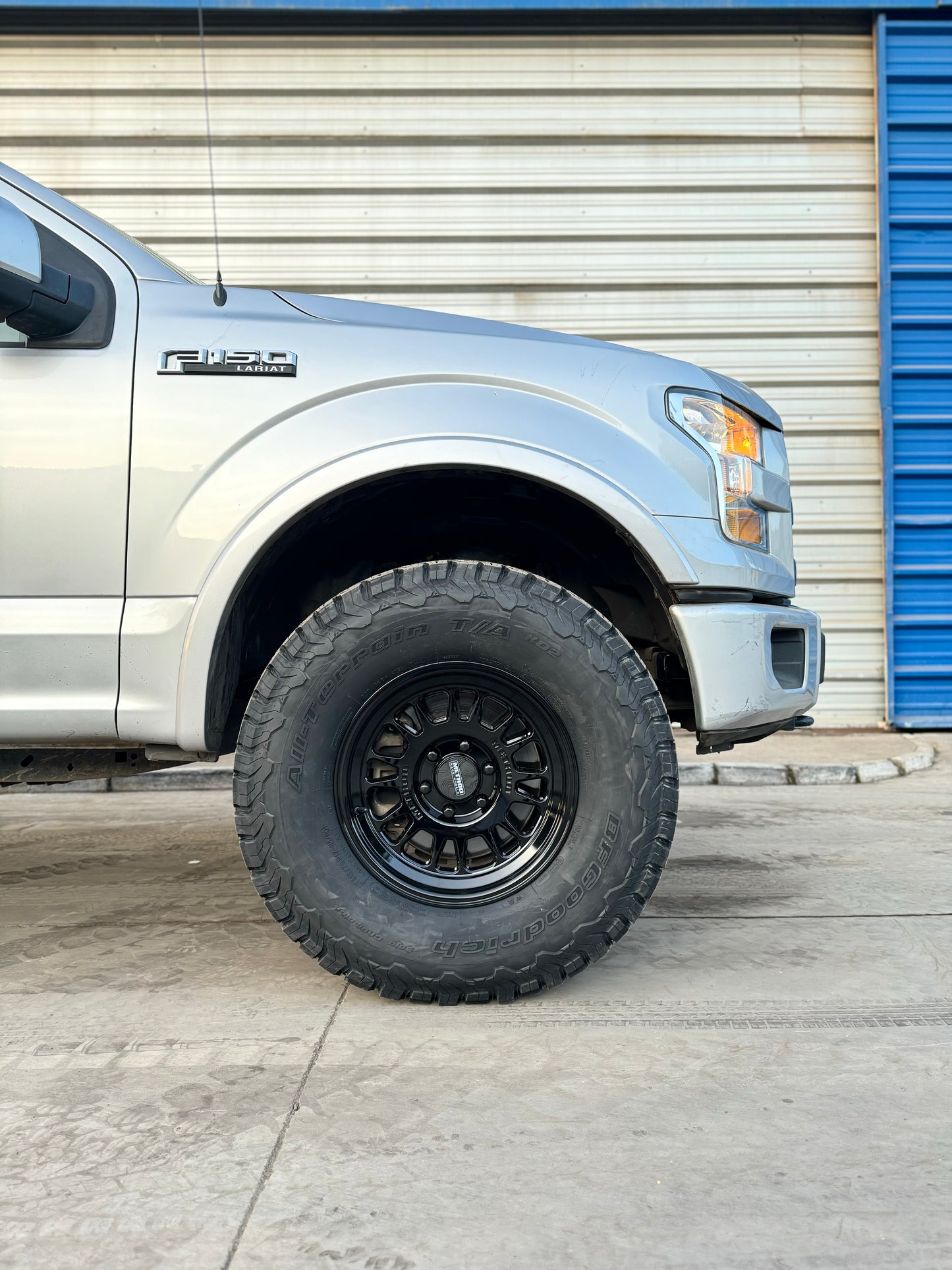 Method 318 Gloss Black 6x135 r17