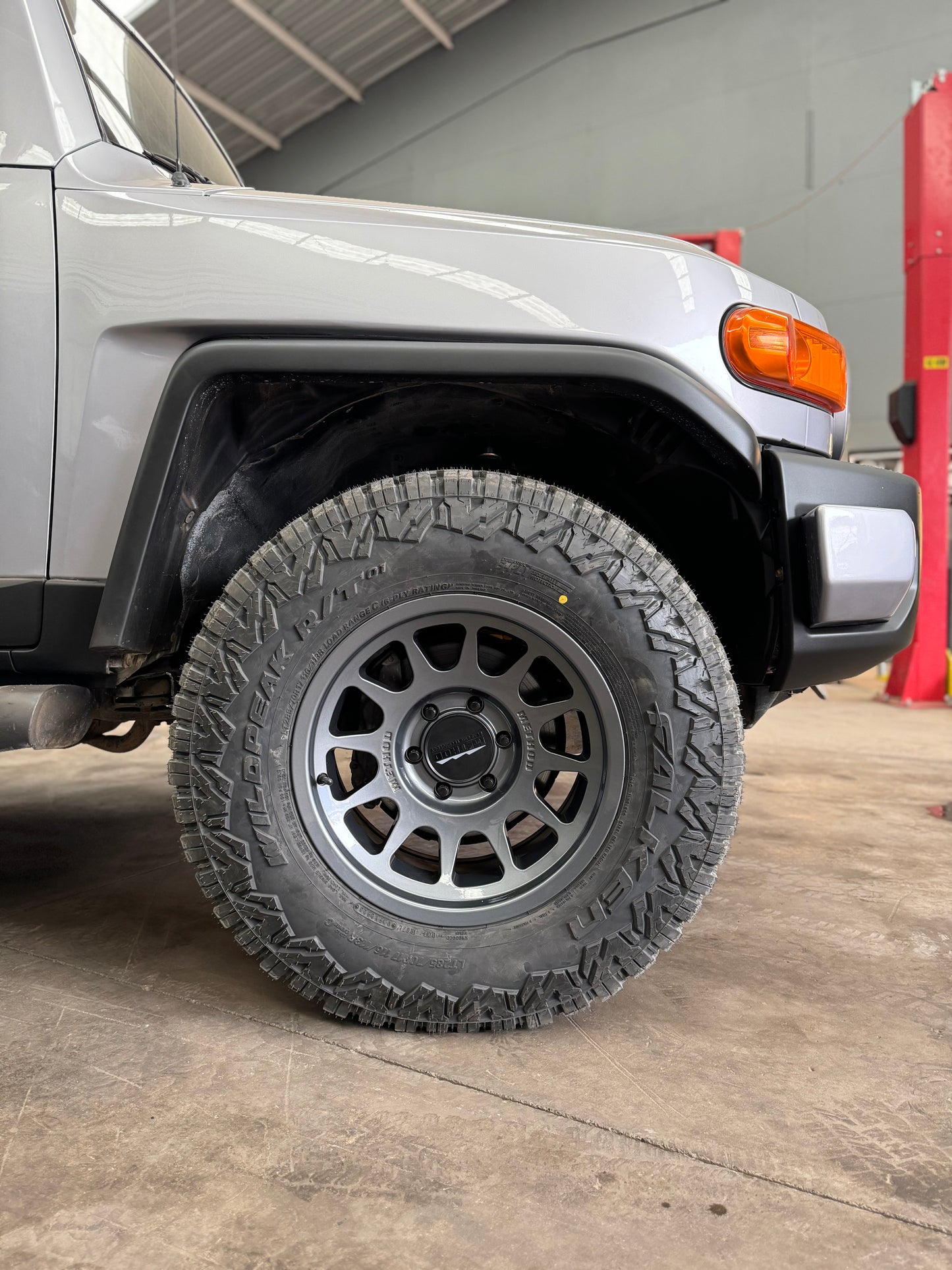 Method 703 Gloss Titanium 6x139.7 r17