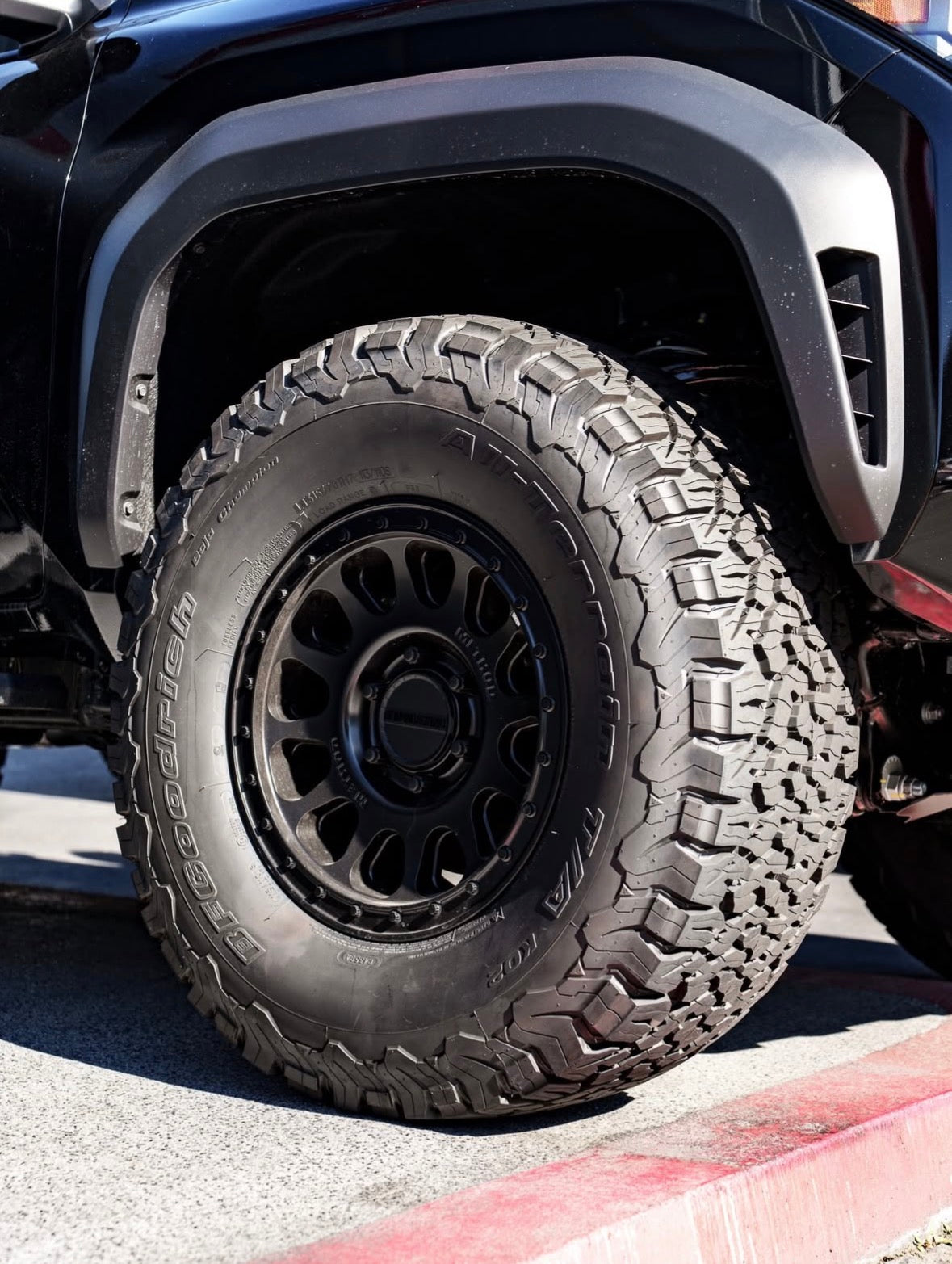 Method 709HD Matte Black 17x8.5 6x139.7