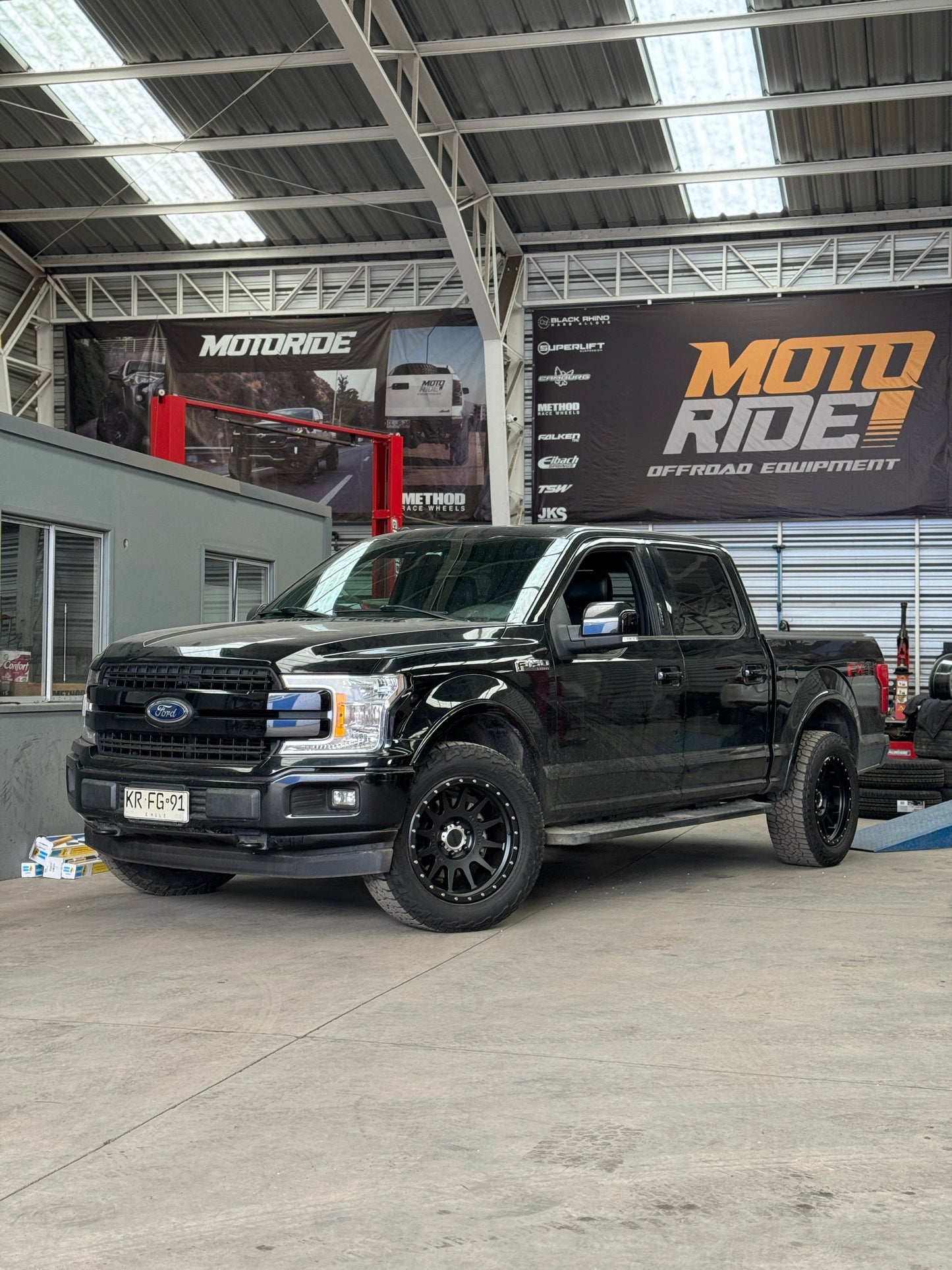 Method 605 Matte Black 6x135 r20