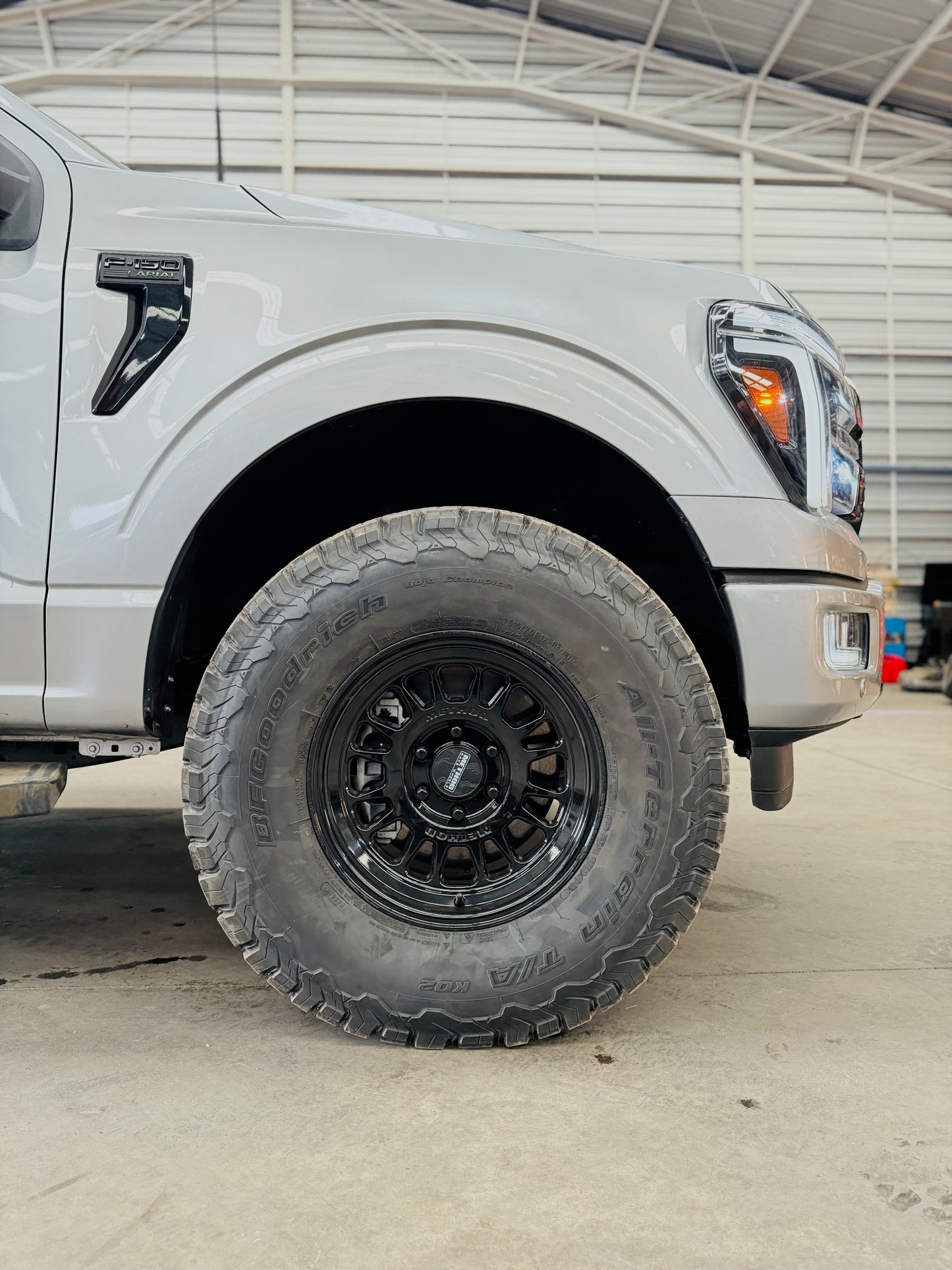 Method 318 Gloss Black 6x135 r17