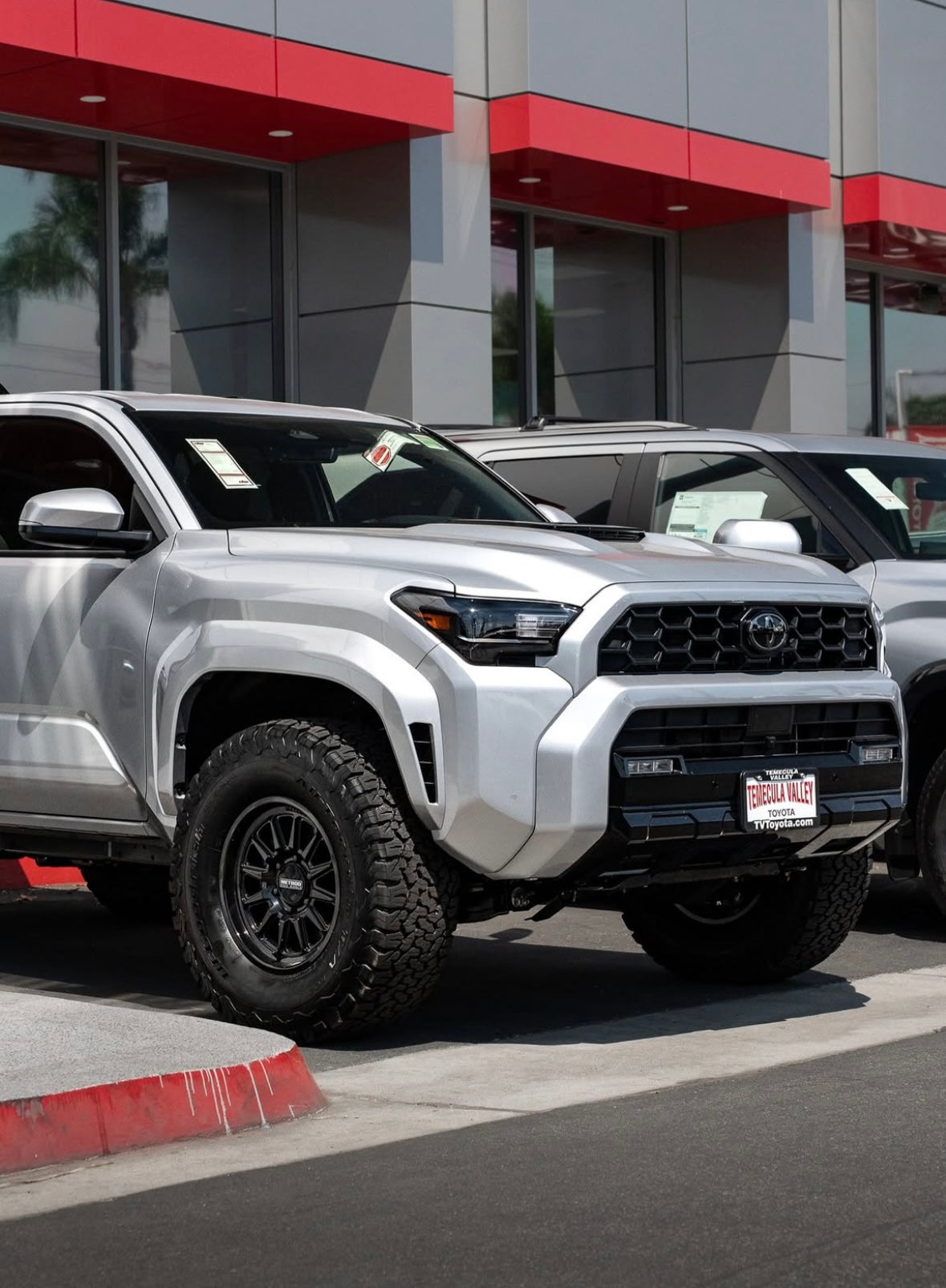 Method 323 Gloss Black 6x139.7 R17