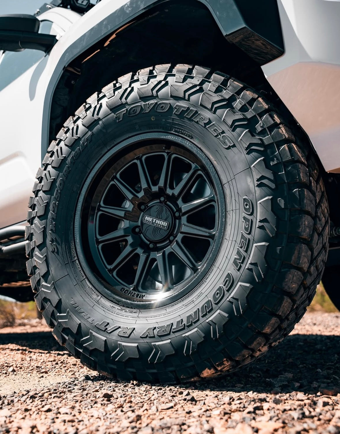 Method 323 Gloss Black 6x139.7 R17