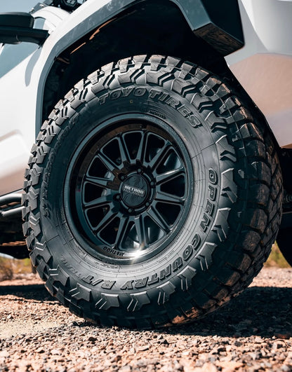 Method 323 Gloss Black 6x139.7 R17