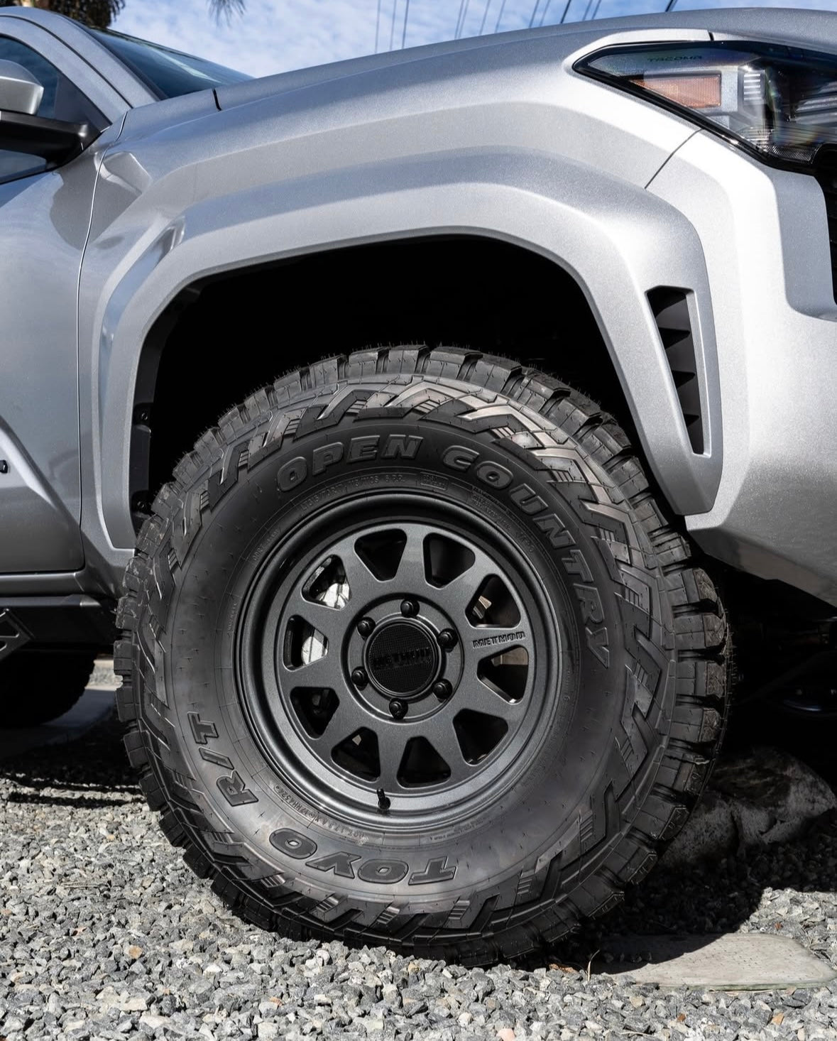 Method 316 Gloss Titanium 6x135 r17