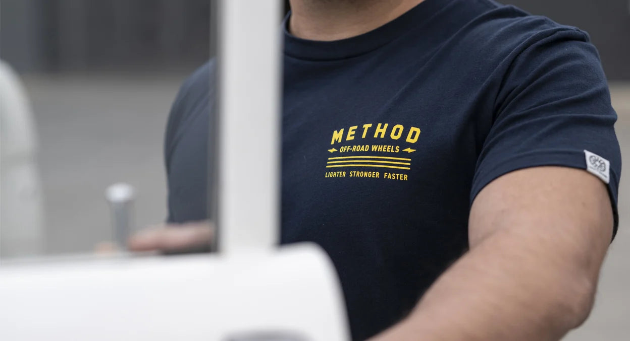 Polera Azul Marino Method Bolted