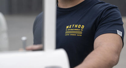 Polera Azul Marino Method Bolted